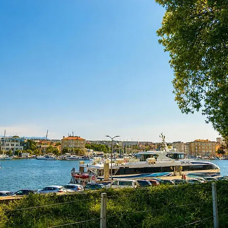 Appartement 1 Bedroom Beautiful In Zadar