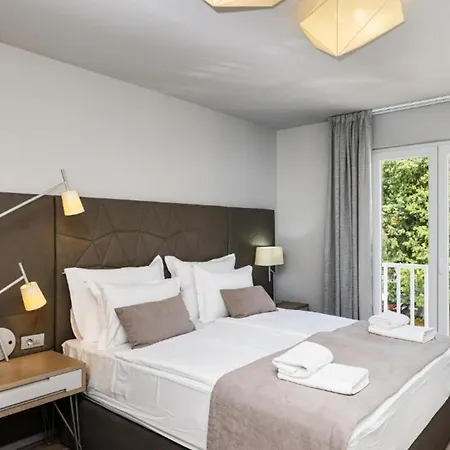 1 Bedroom Beautiful In Appartement