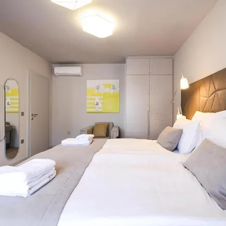 1 Bedroom Beautiful In Appartement *